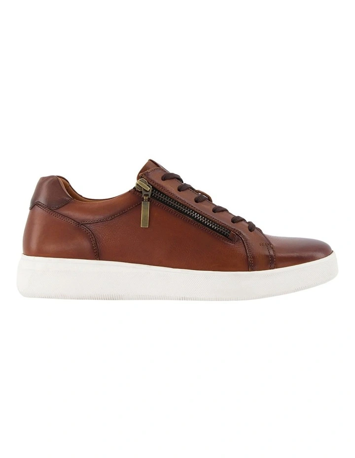 Tribute Sneaker in Tan