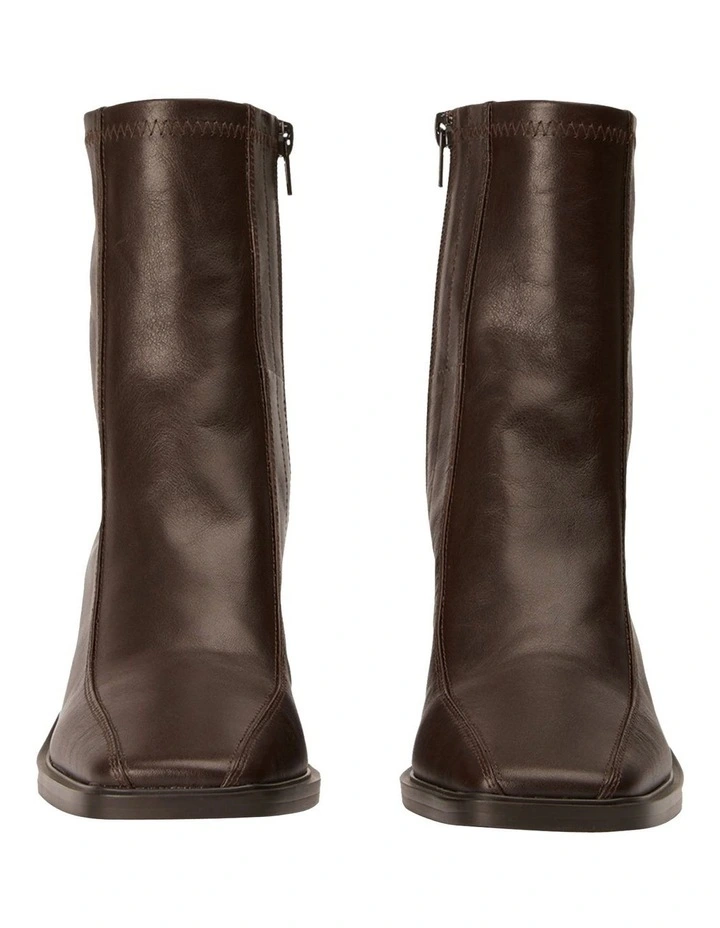 Dusty Boots in Chocolate
