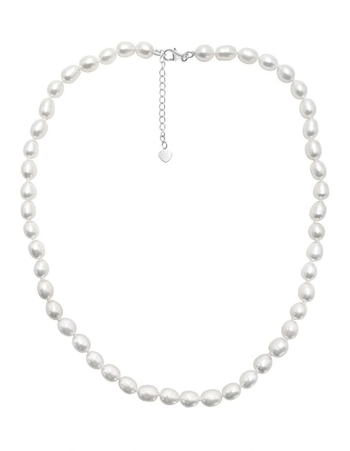 Essential Pearl Necklace in White