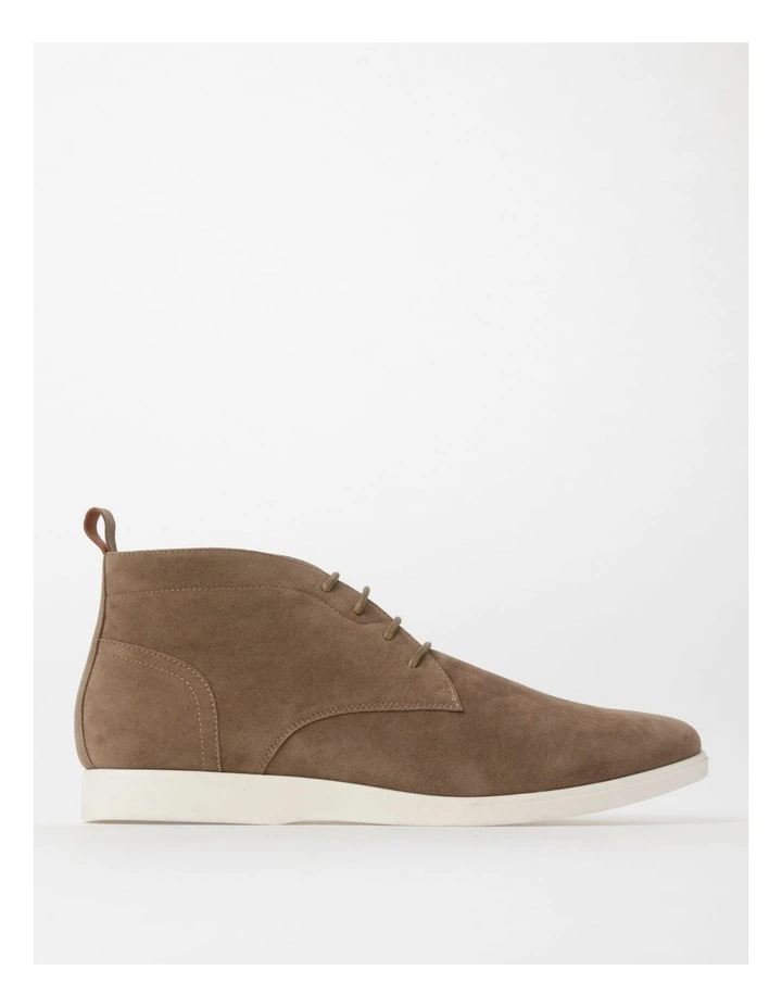 Paxon Chukka Shoes in Light Brown
