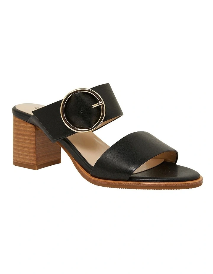Bali Sandals in Black Leather