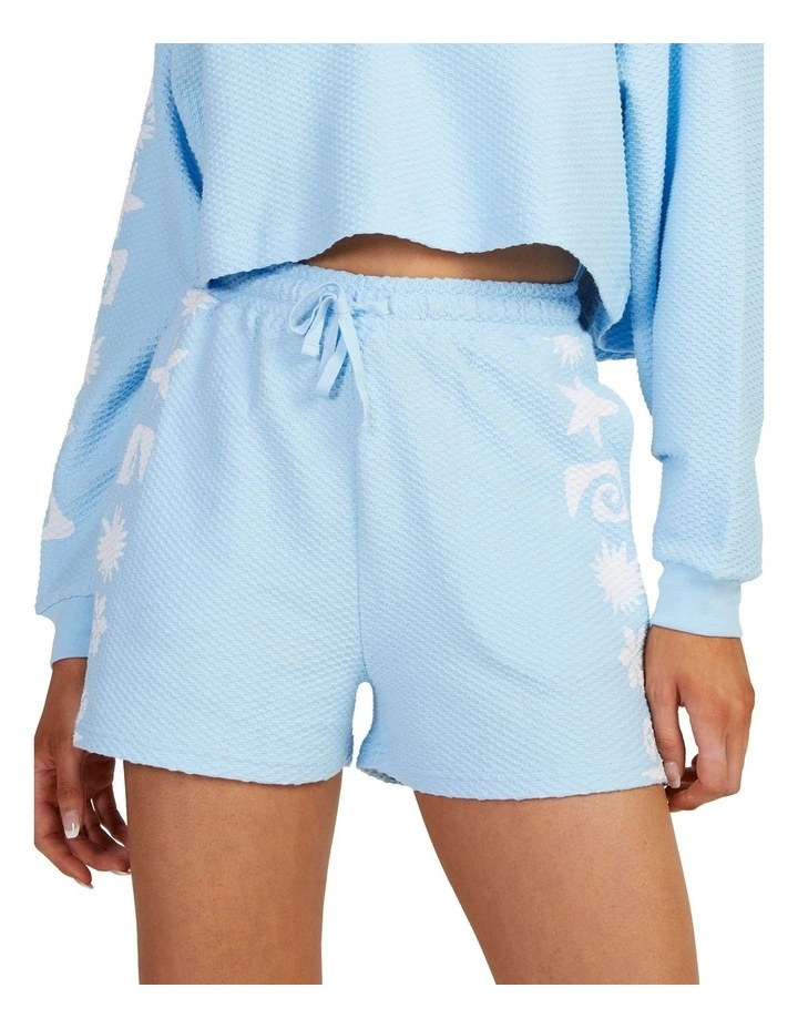 Sideline Swing Elasticated Shorts in Clear Sky