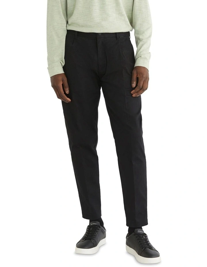 Modern Twill Tapered Pleat Pant in Black