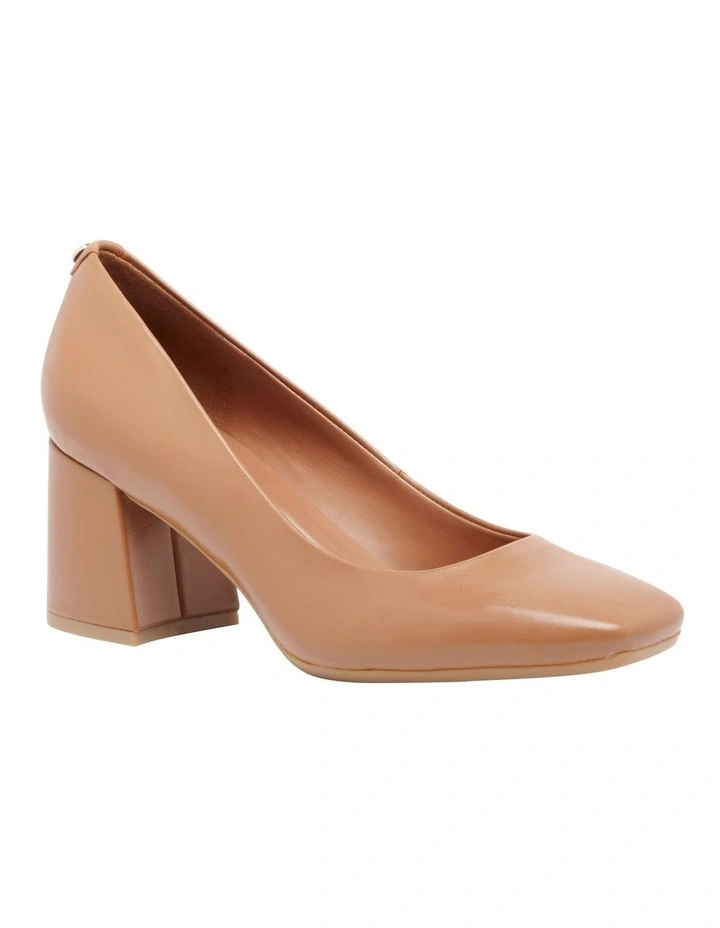 Vibe Pump in Caramel