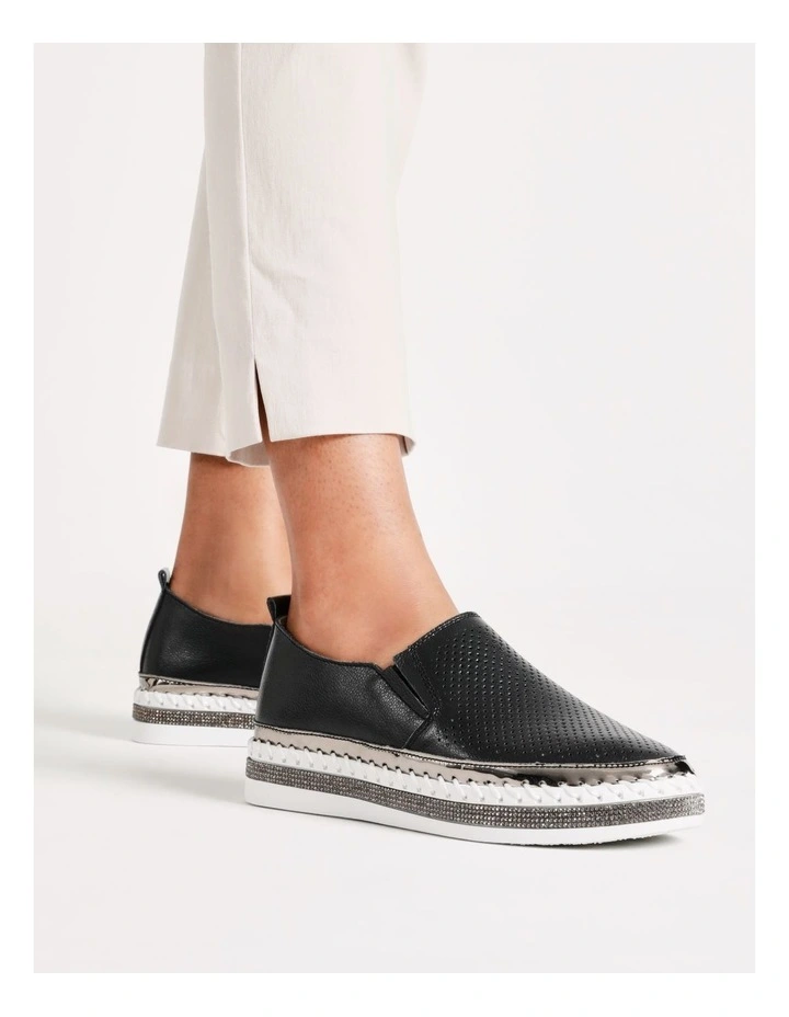 Chloe Leather Flat Shoes In Black