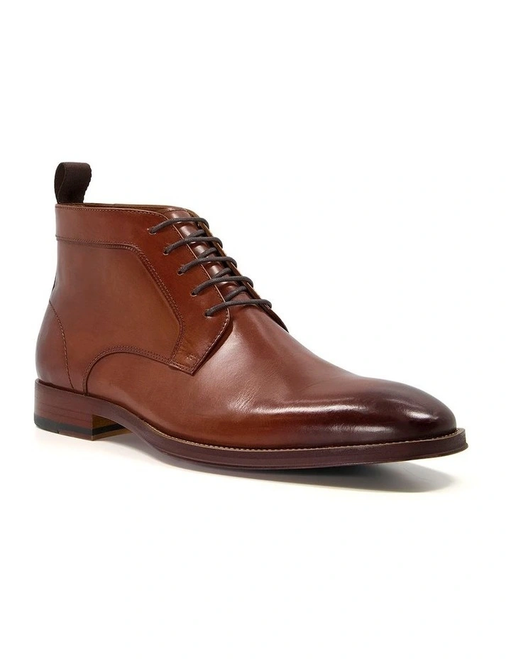 Mall Boots in Tan