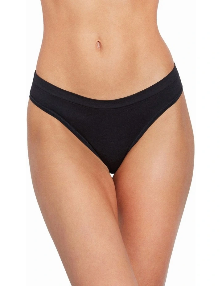 Seamless Thong in Black