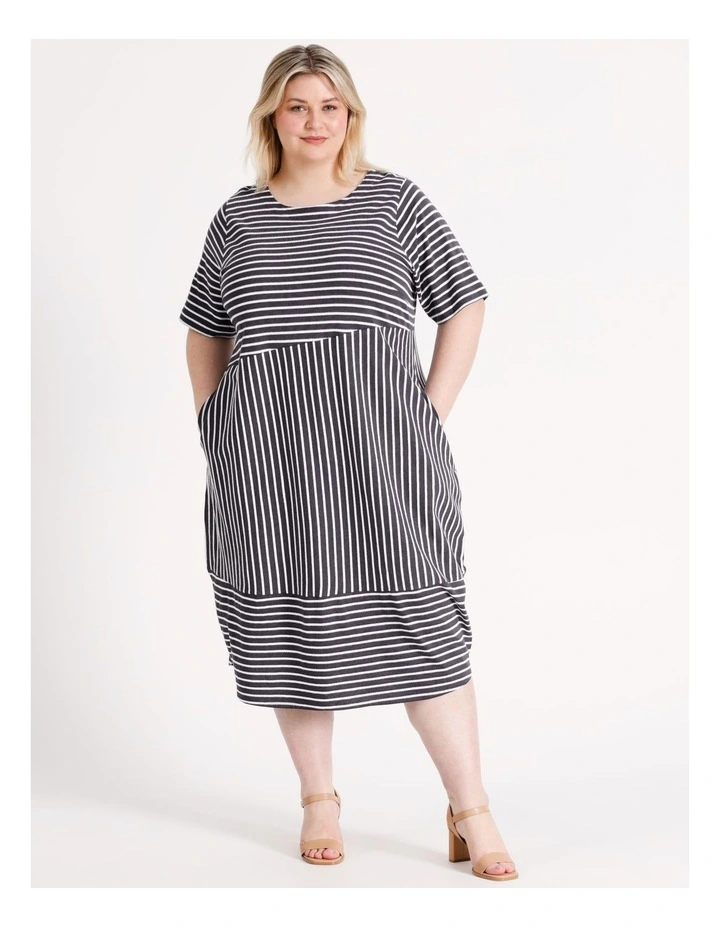 Short Sleeve Spliced Knit Dress With Pockets in Charcoal/White Stripe