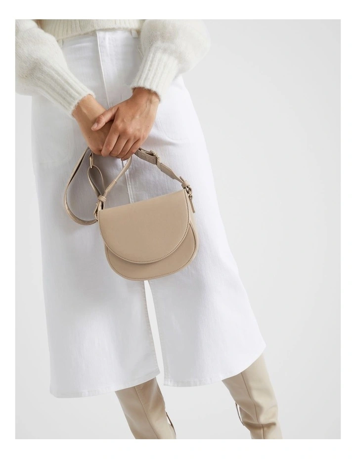 Rounded Saddle Bag in Champagne Beige