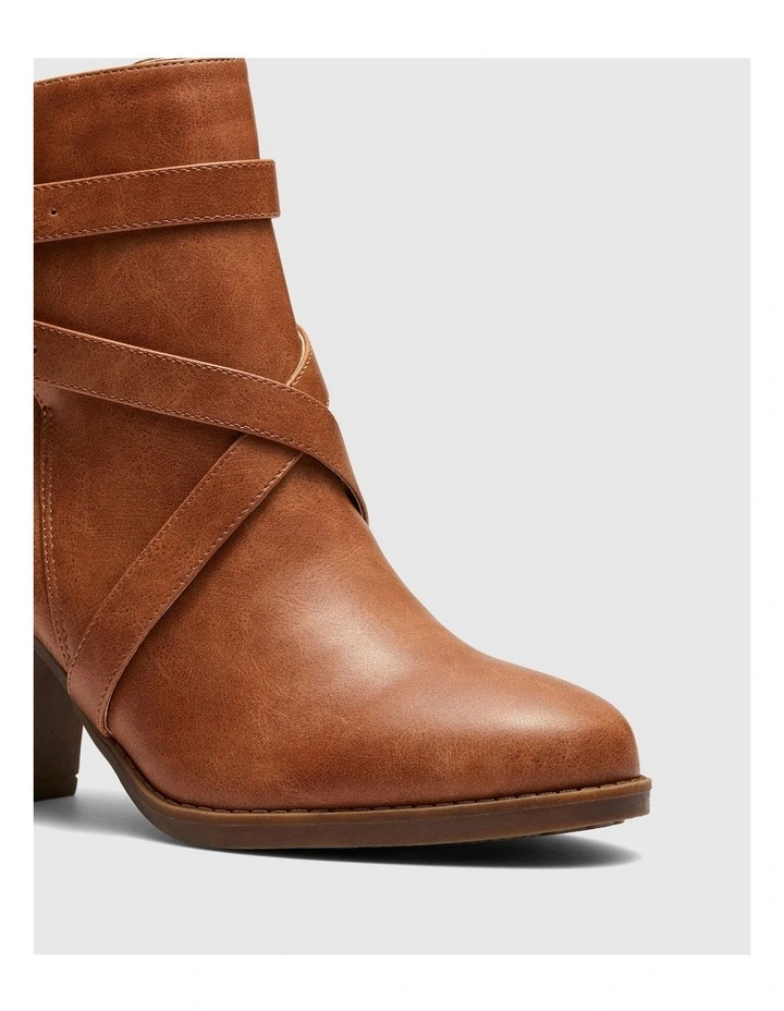 Jorgie Boots in Tan