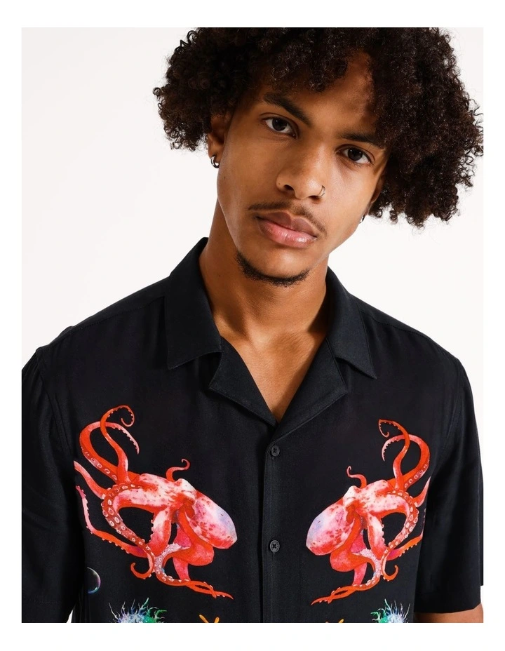 Underwater Placement Print Short Sleeve Rayon Shirt in Black