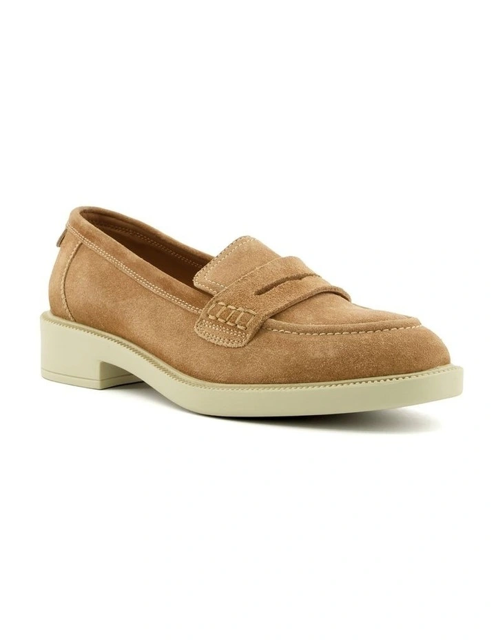 Gazelle Loafer in Camel