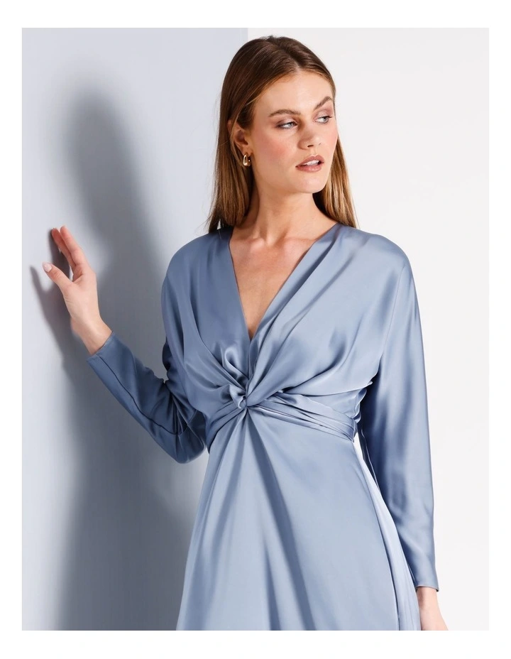 RECYCED POLYESTER KIMONO SLEEVE SATIN TWIST FRONT MIDI DRESS IN DUSTY BLUE