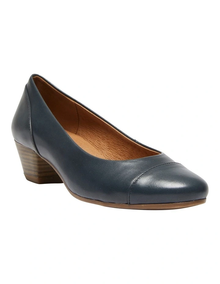 Acton Heeled Leather Shoes in Navy