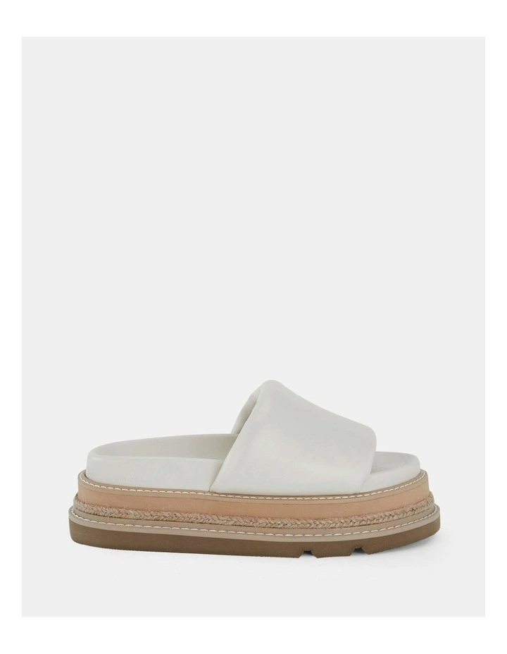 Serrata Thongs in Cream