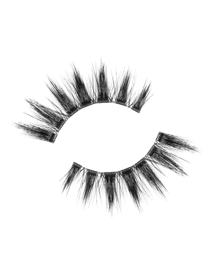 Look Real Faux Dramatic Lashes