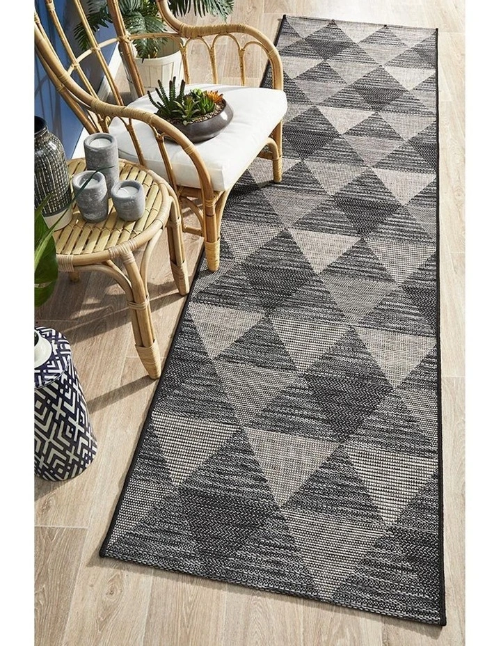 Terrace Rug 5503 in Black