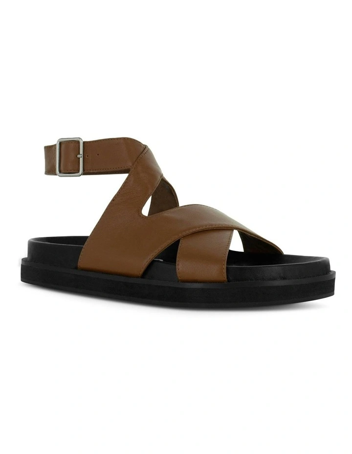 Noah Flat Sandals in Brown