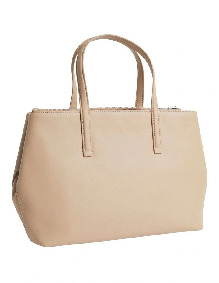 Must Tote Bag in Brown