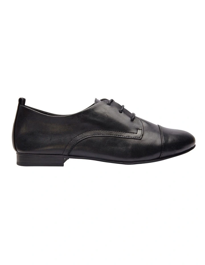 Utah Flat Shoes in Black Leather
