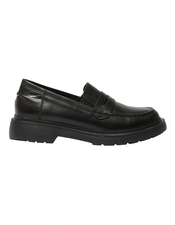 Eleanor Flat Shoes in Black
