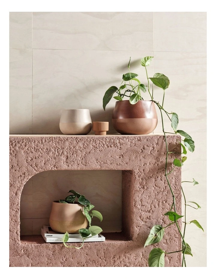 Nakia Planter Pot 21cm In Clay