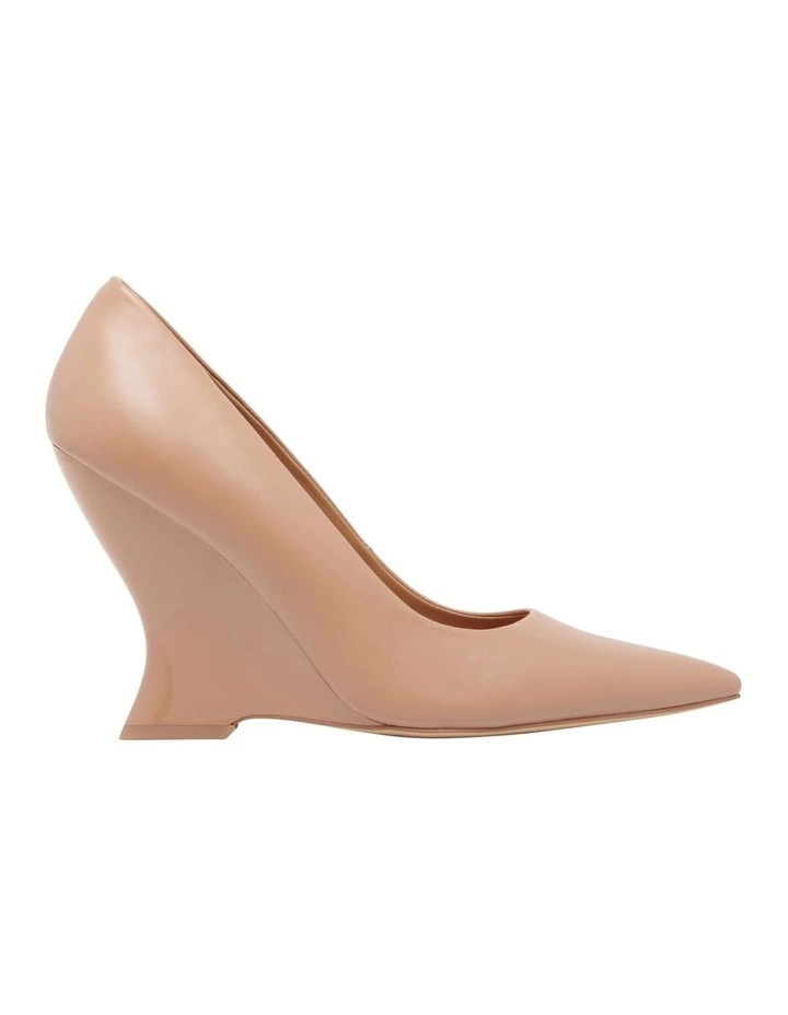 Eaava Wedge Pump in Natural