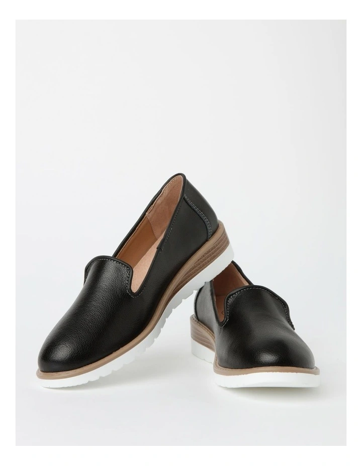 Carey Flat Shoes in Black Leather