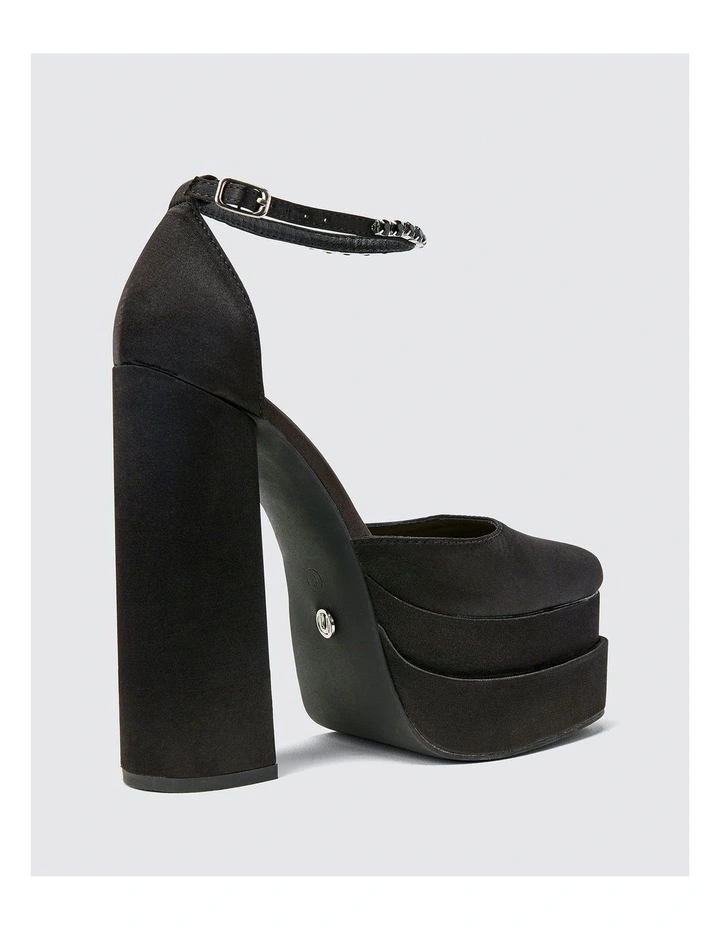 Zaguar Heels in Black