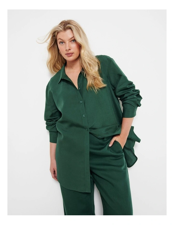 The Linen Blend Relaxed Shirt in Dark Green