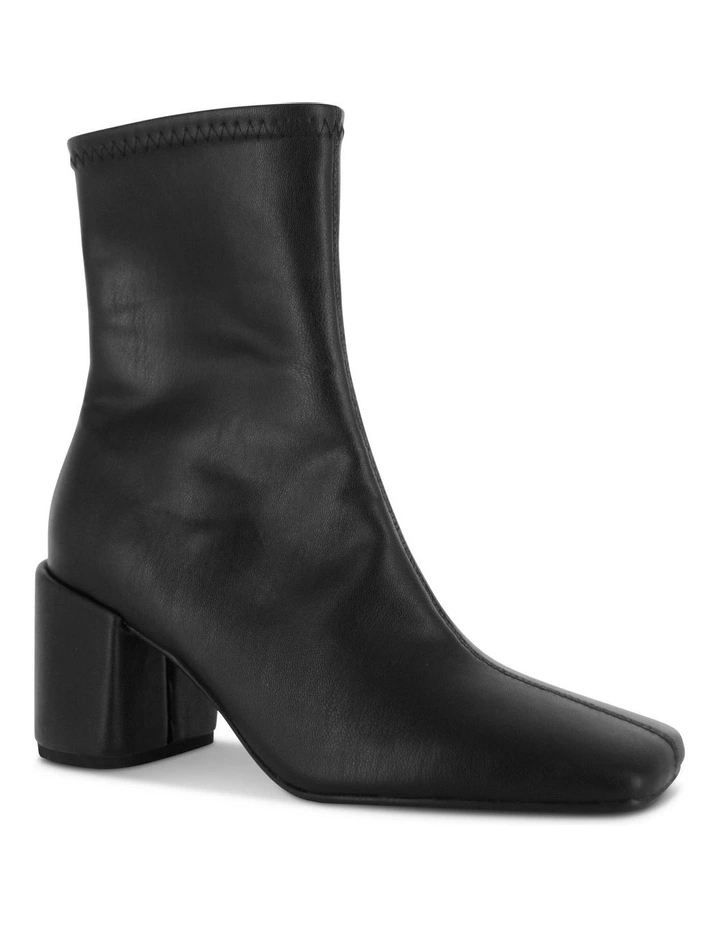 Indiyah I Boots in Black