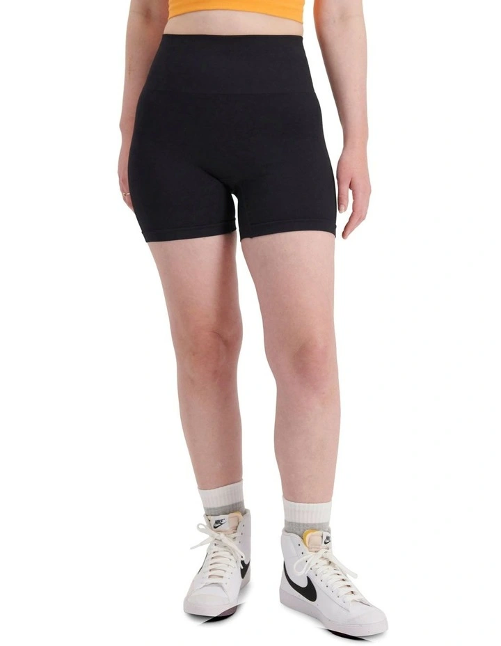Move Seamless Hot Short in Black
