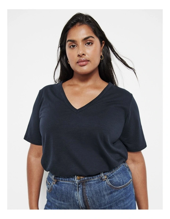 Common Standard Organic Cotton V-Neck Tee in Navy
