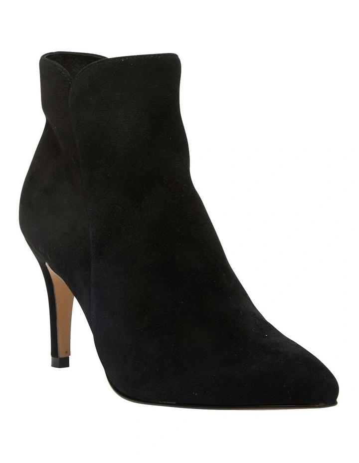 Ursula Suede Boots in Black