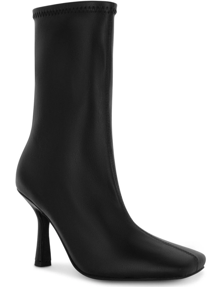 Sora Boots in Ebony