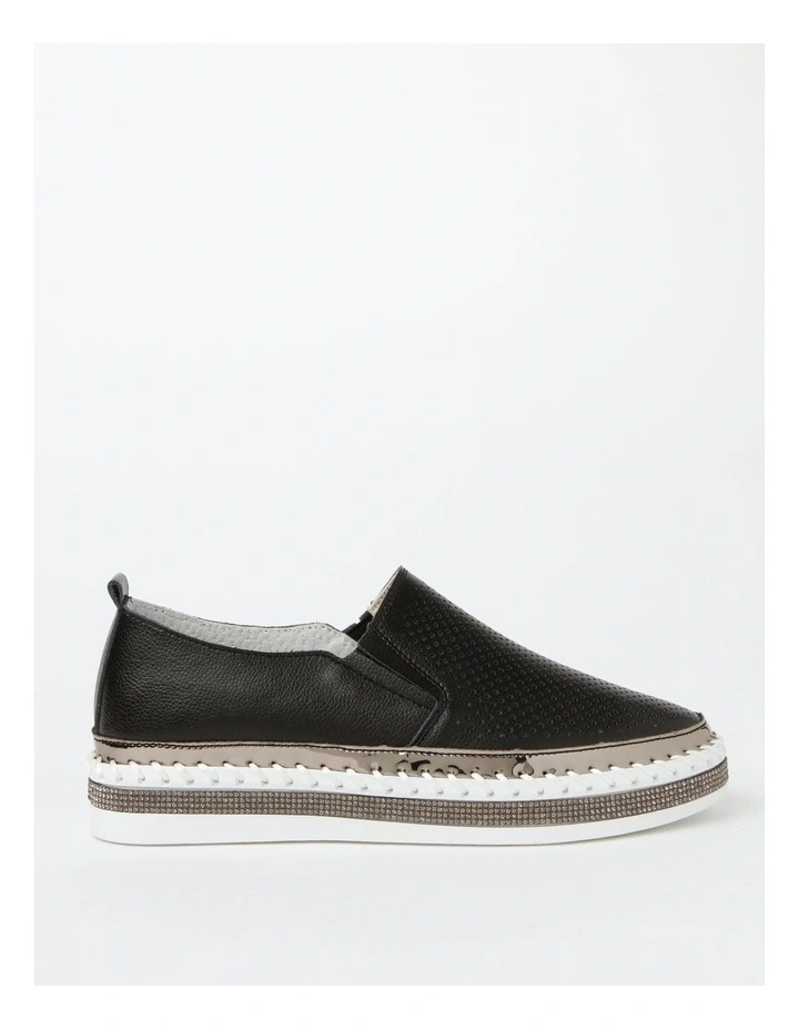 Chloe Leather Flat Shoes In Black