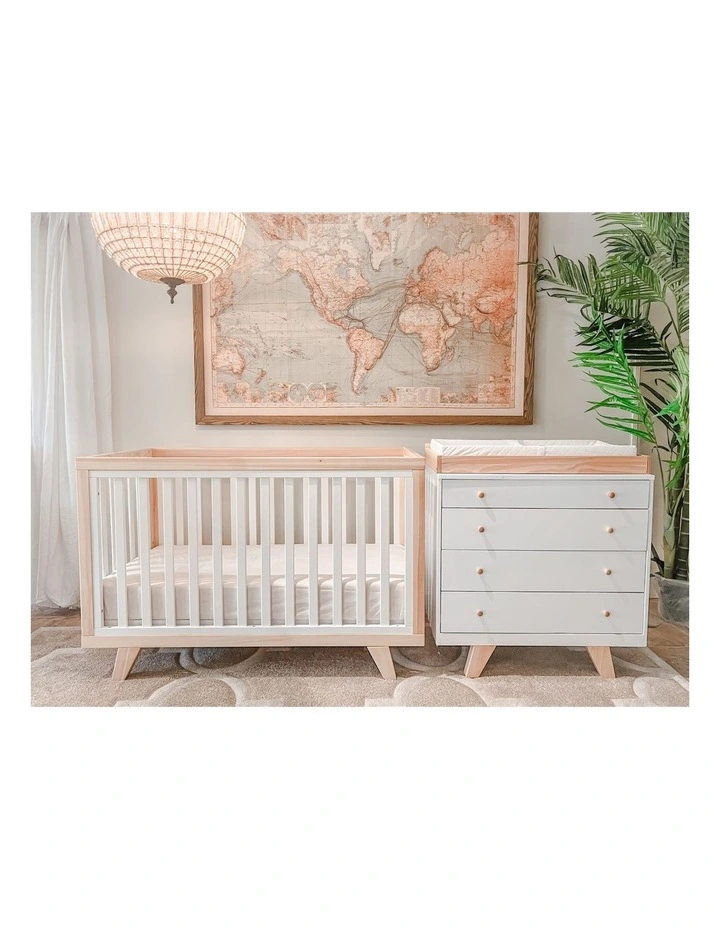 Chelsea Lifetime Cot in Natural