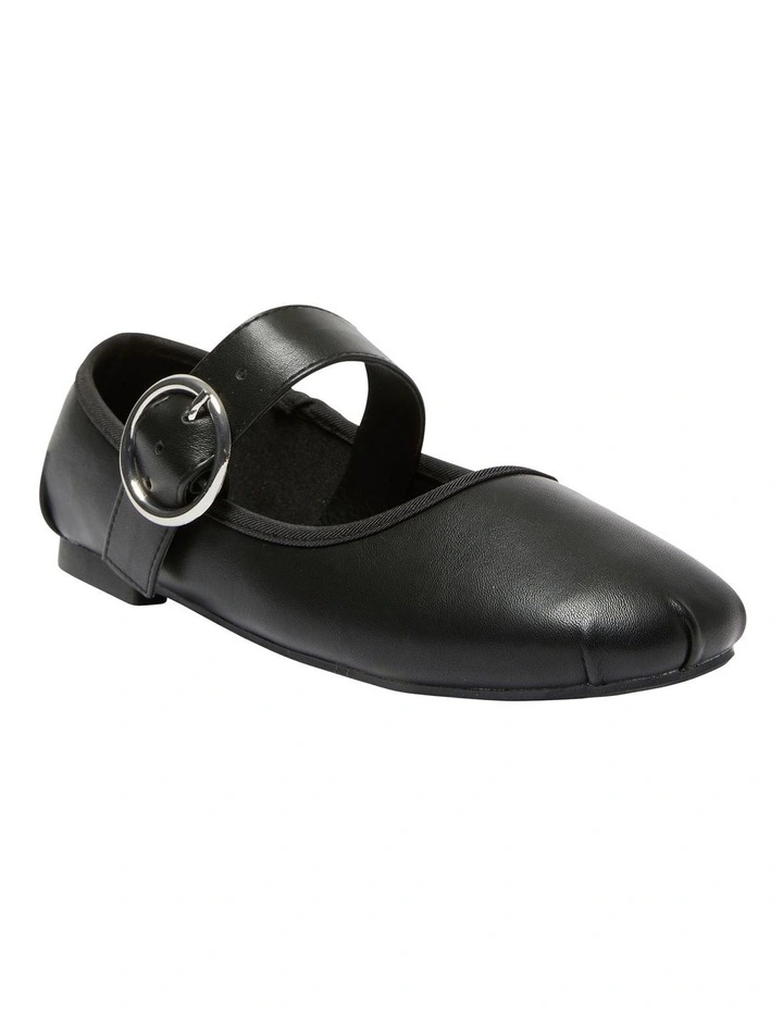Selma Ballet Flats in Black