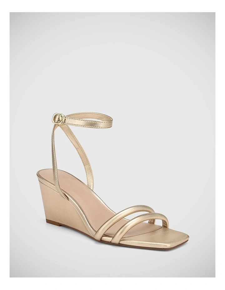 Menzel Leather Sandal in Champagne