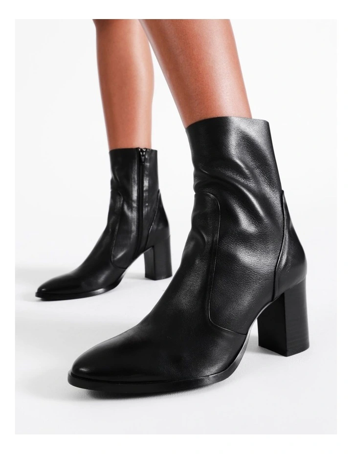 Pia Boot in Black Leather