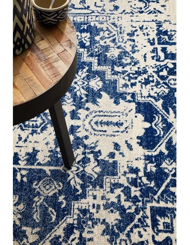 Evoke Horizon Transitional Rug in White Navy