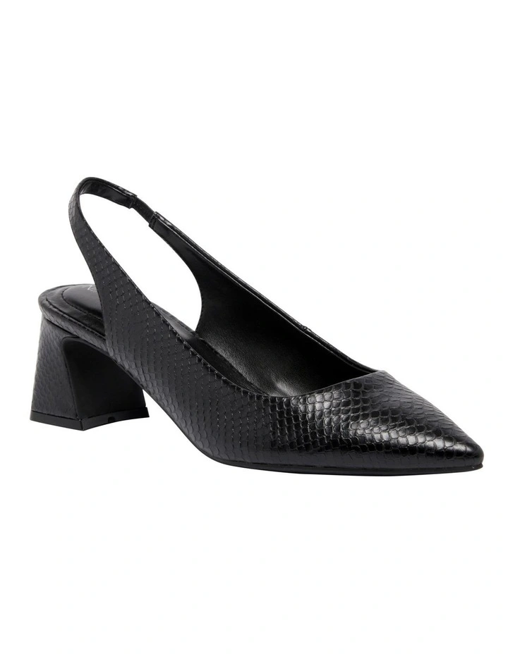 Cornela Pump in Black