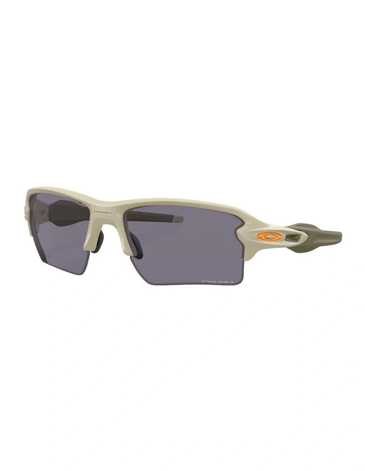 Flak 2.0 Latitude Collection Sunglasses XL in Beige
