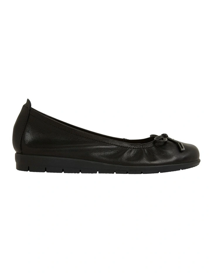 Leather Barton Flat Shoes in Black