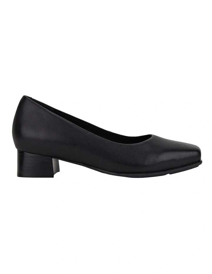 The Low Square Leather Heeled Shoes in Black