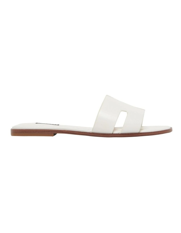 Giselle Flat Shoe In Ivory