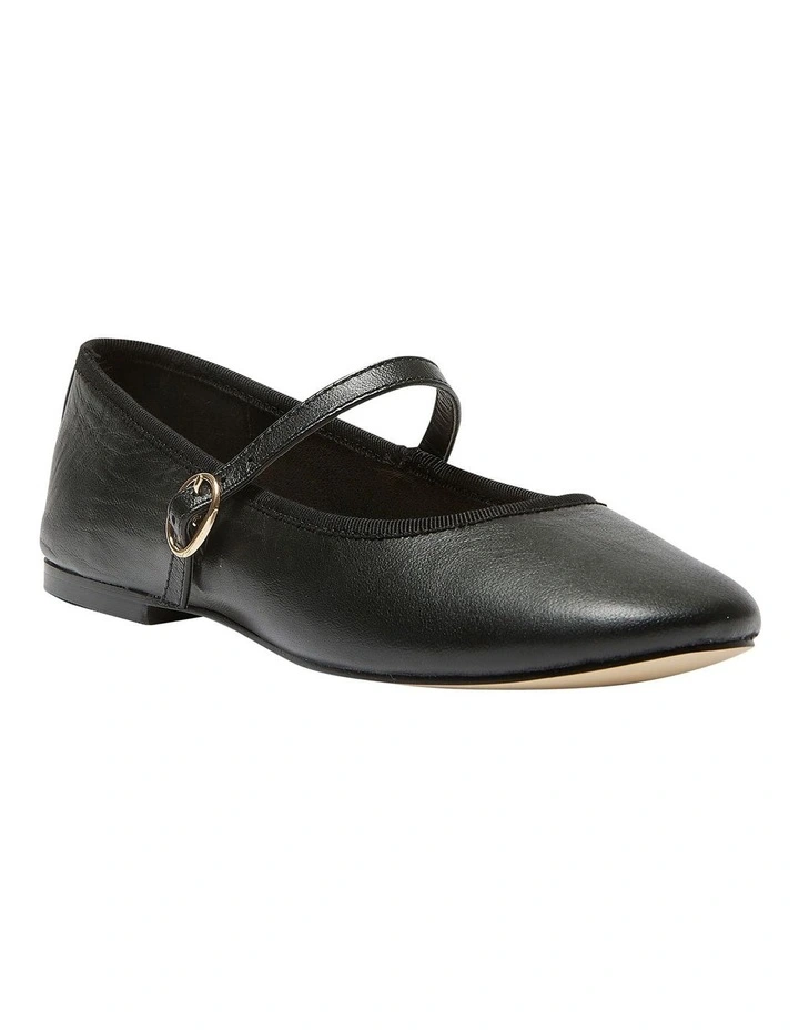 Molly Flat Shoes in Black Leather