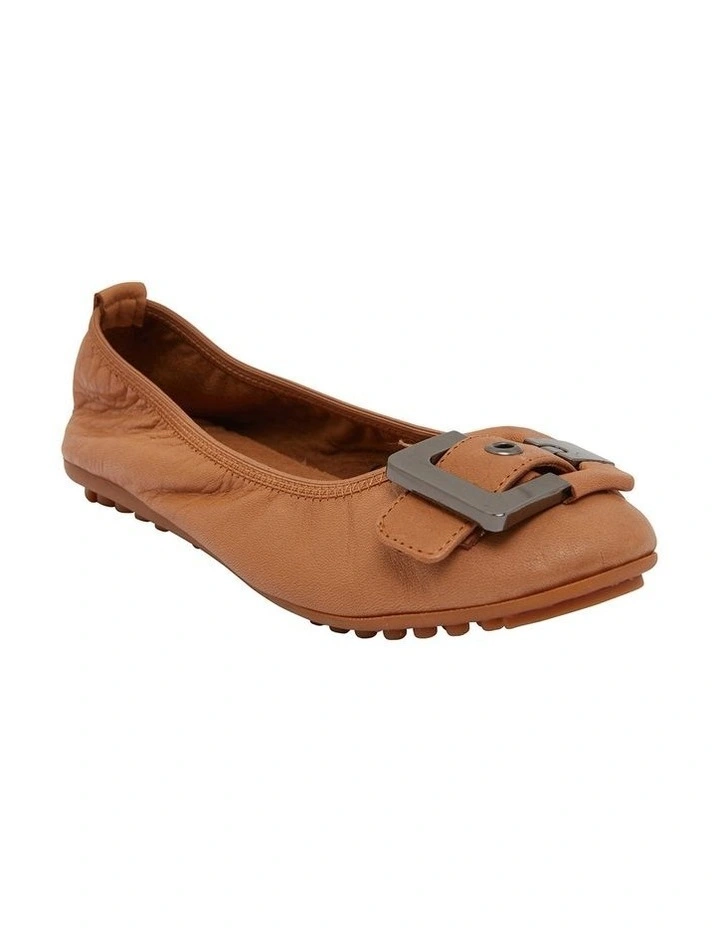 Pentagon Flat Shoes in Tan Leather