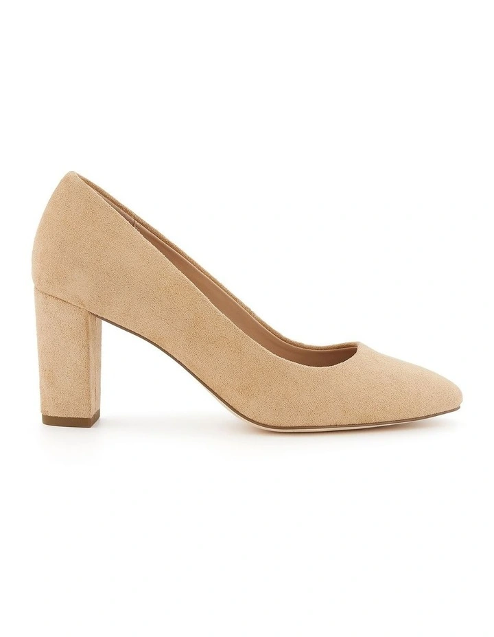 Birdie Pump in Camel