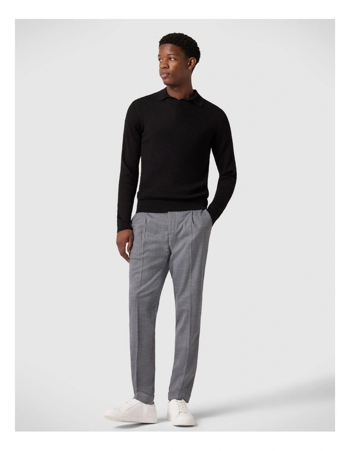 Merino Wool Long Sleeve Crew Knit Sweater in Black